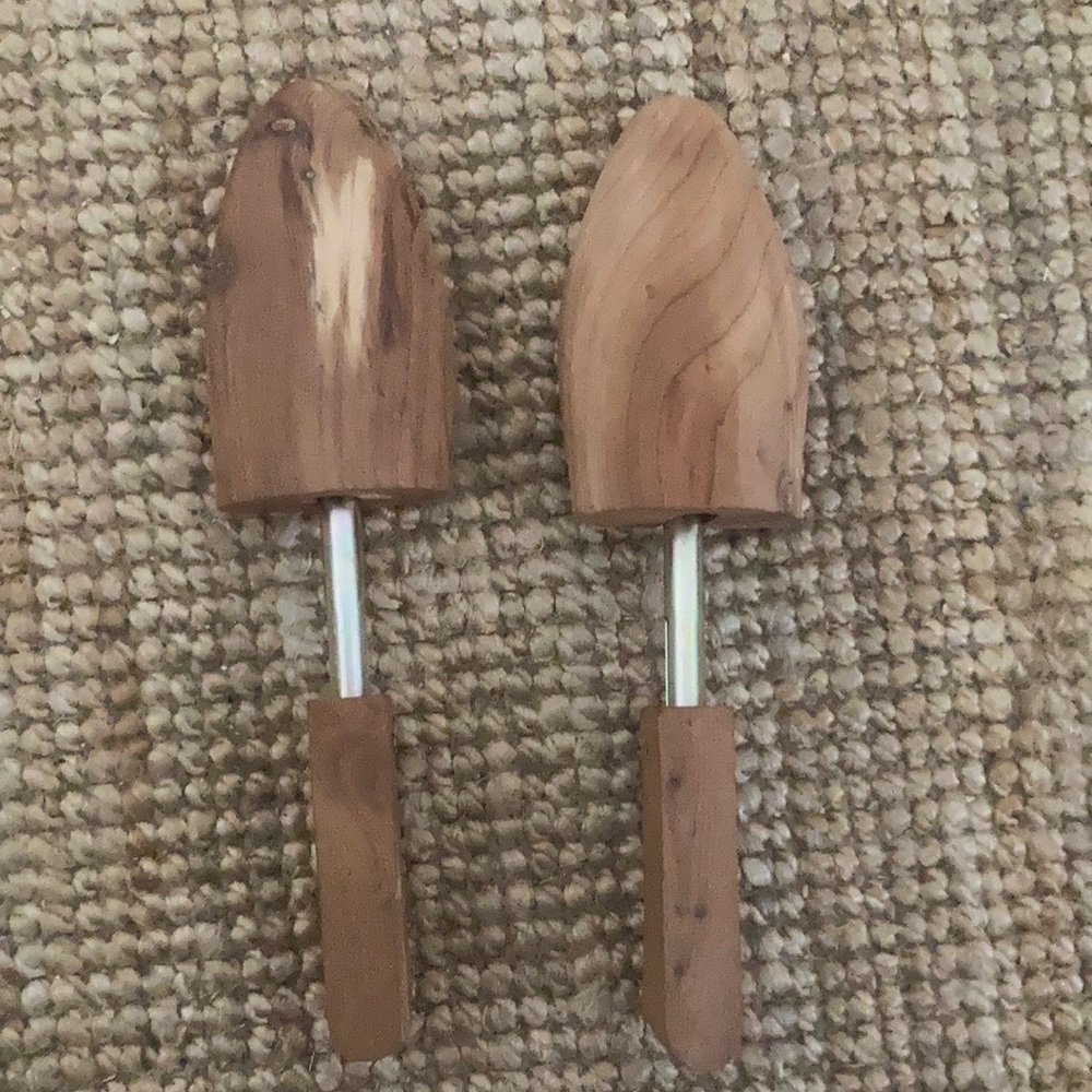 👞 Two Vintage Wooden Shoe Trees 👞